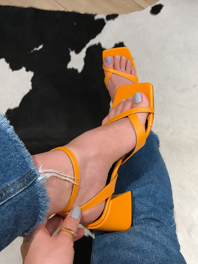 Anmutige Orthopädische Sandalen für modernen Look