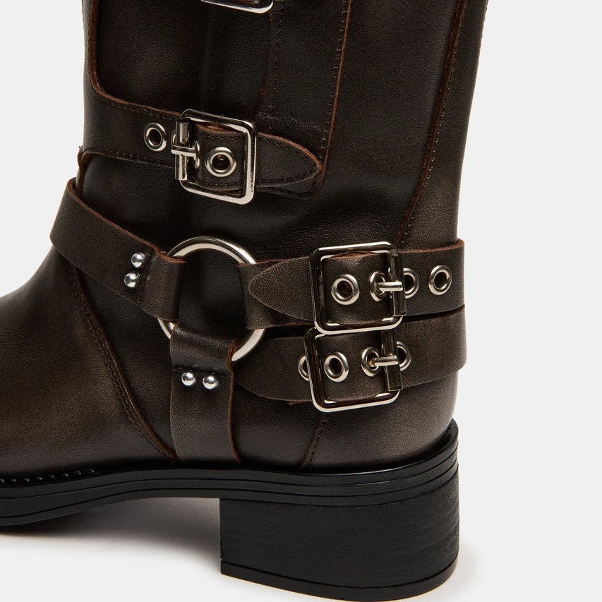 Anmutige orthopädische Stiefel für einen modernen Look