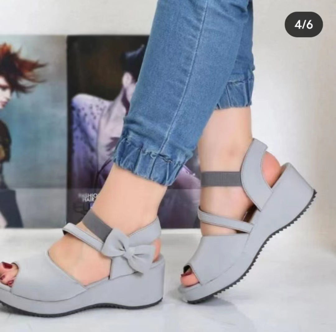 Anmutige Orthopädische Sandalen für modernen Look