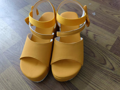 Anmutige Orthopädische Sandalen für modernen Look