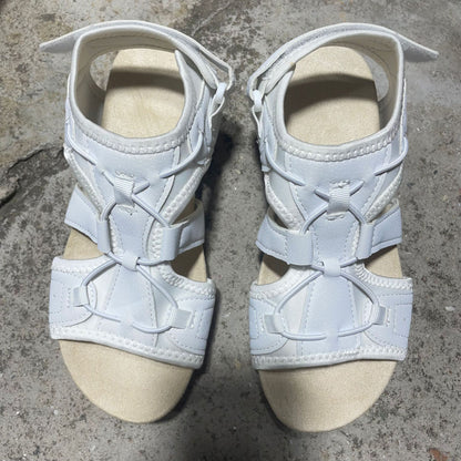 Anmutige Orthopädische Sandalen für modernen Look