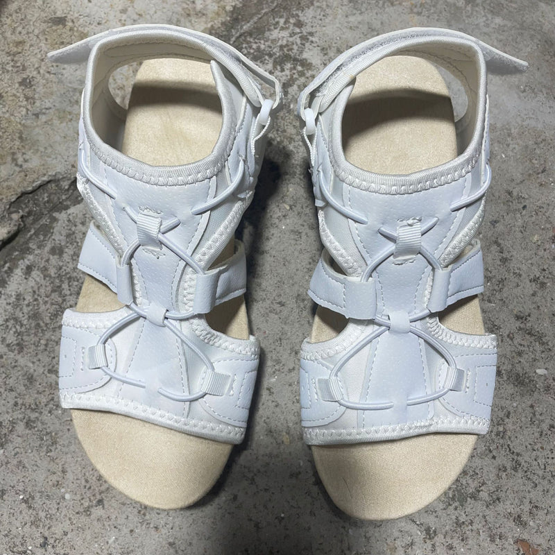 Anmutige Orthopädische Sandalen für modernen Look