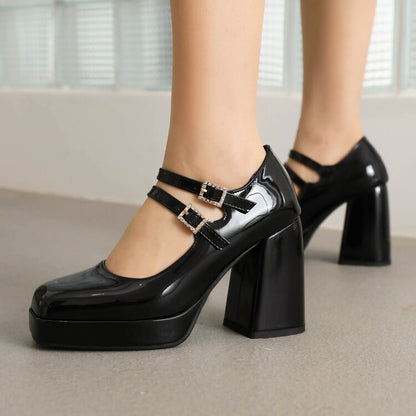Klassische Orthopädische Schuhe mit zeitlosem Stil