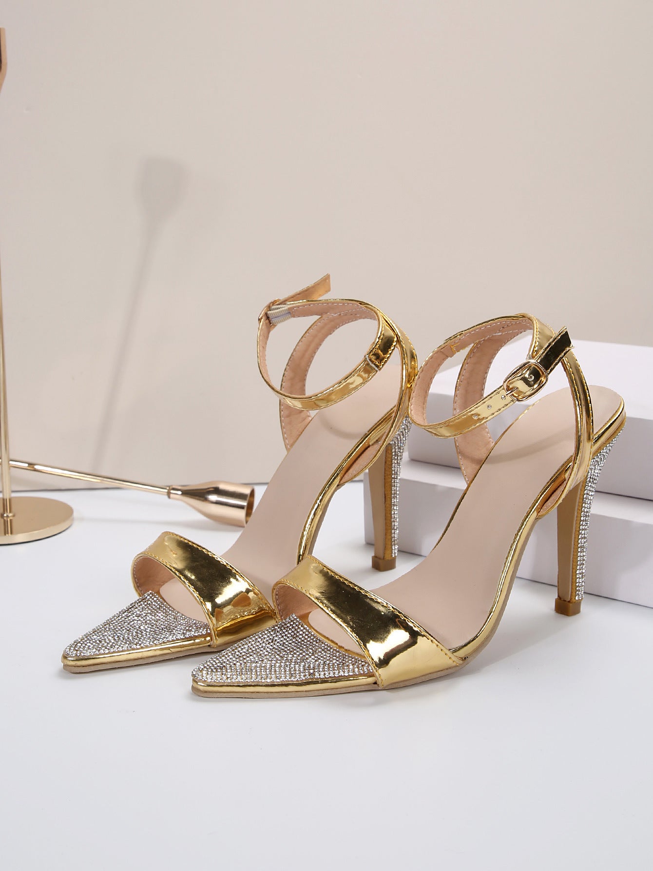 Anmutige Orthopädische Sandalen für modernen Look