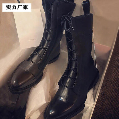 Anmutige orthopädische Stiefel für einen modernen Look