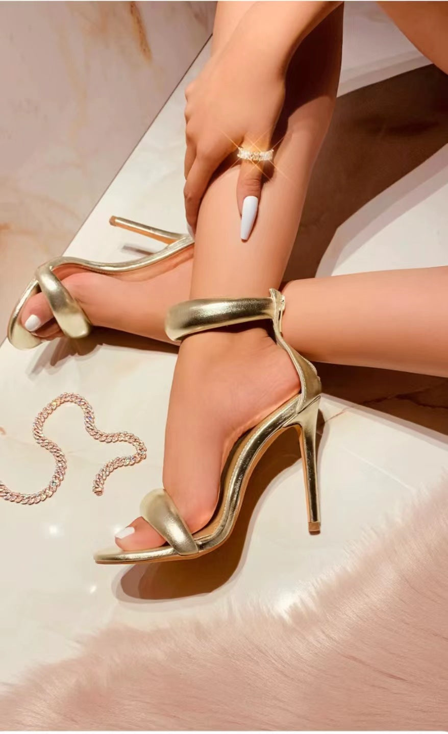 Anmutige Orthopädische Sandalen für modernen Look