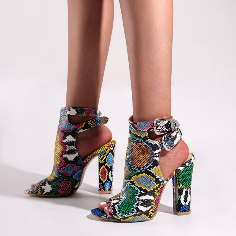 Klassische Orthopädische Sandalen mit zeitlosem Stil