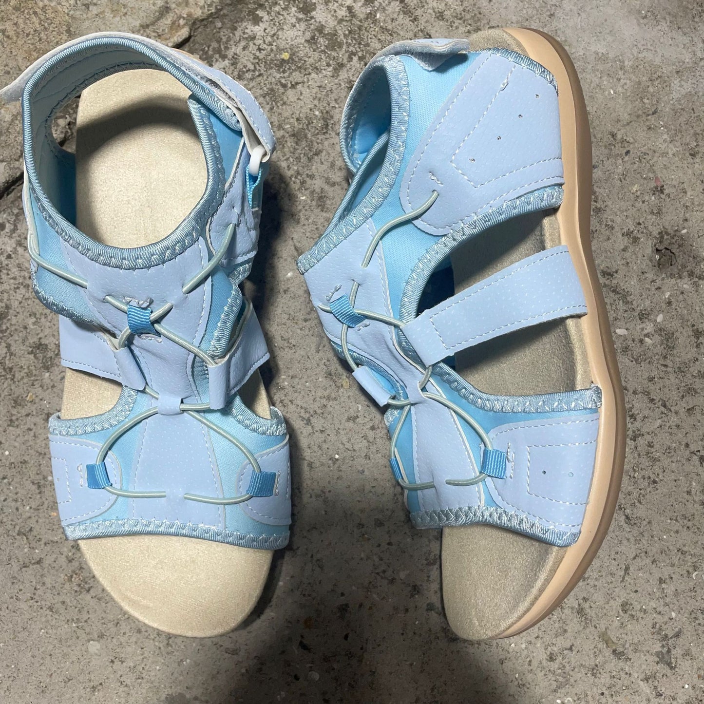 Anmutige Orthopädische Sandalen für modernen Look