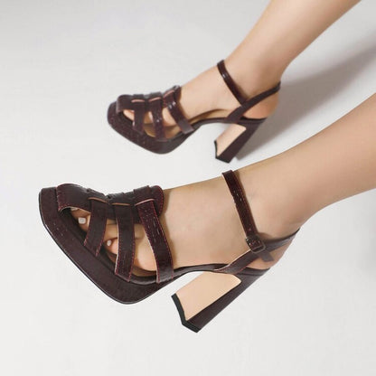 Anmutige Orthopädische Sandalen für modernen Look