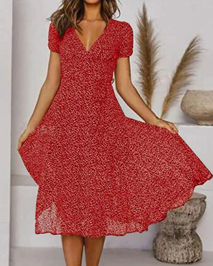 MW | Bedrucktes Chiffon-Kleid mit kurzen Ärmeln und V-Ausschnitt
