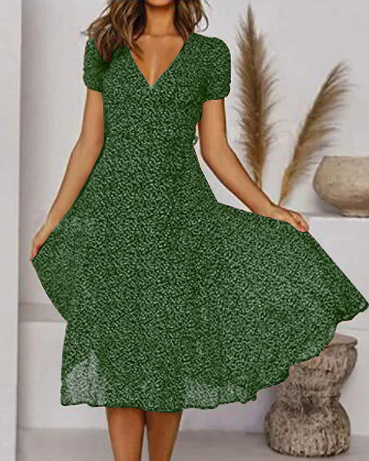 MW | Bedrucktes Chiffon-Kleid mit kurzen Ärmeln und V-Ausschnitt