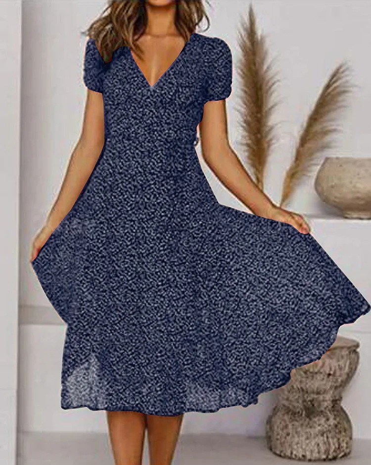 MW | Bedrucktes Chiffon-Kleid mit kurzen Ärmeln und V-Ausschnitt
