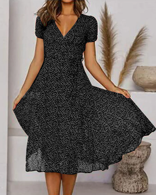 MW | Bedrucktes Chiffon-Kleid mit kurzen Ärmeln und V-Ausschnitt