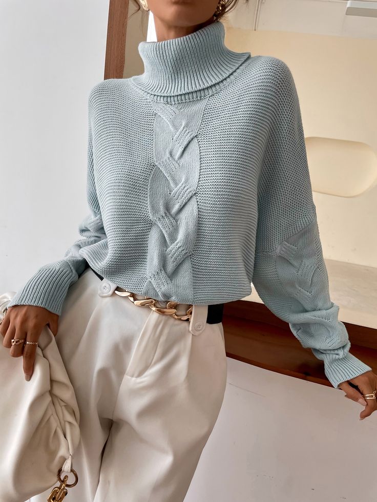 Baumwoll-Zopfpullover mit mittigem Flechtdetail und Rollkragen