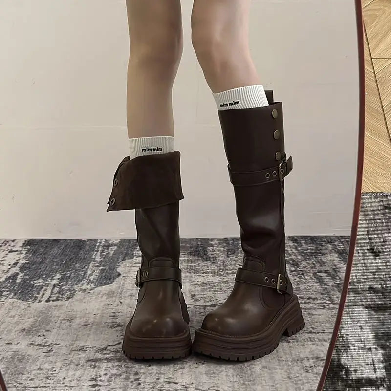 Stützende und stilvolle orthopädische Stiefel