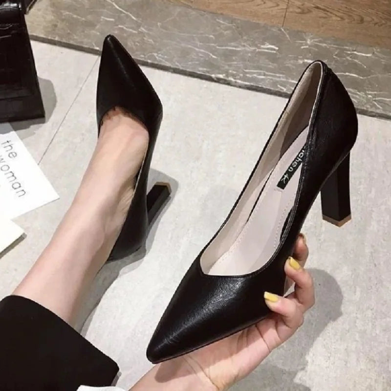 Stützende und stilvolle orthopädische Schuhe