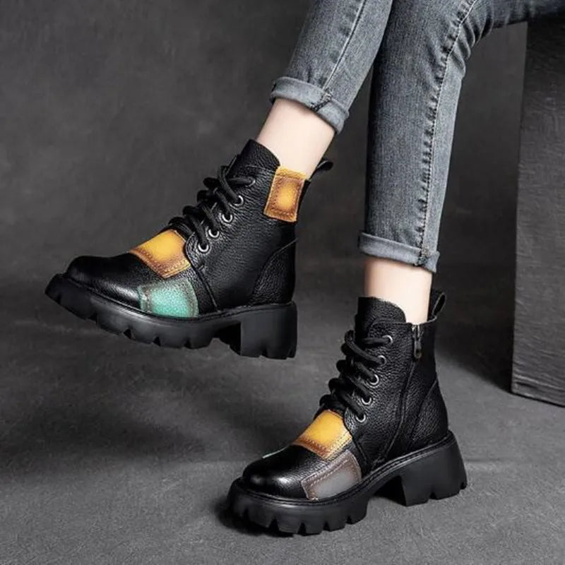 Modische und stützende orthopädische Stiefel