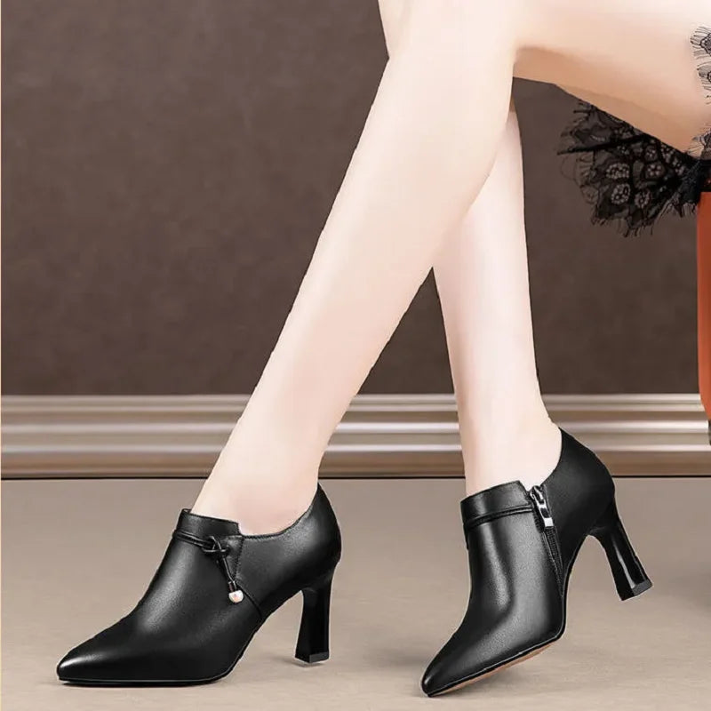 Stützende und trendige orthopädische Stiefel