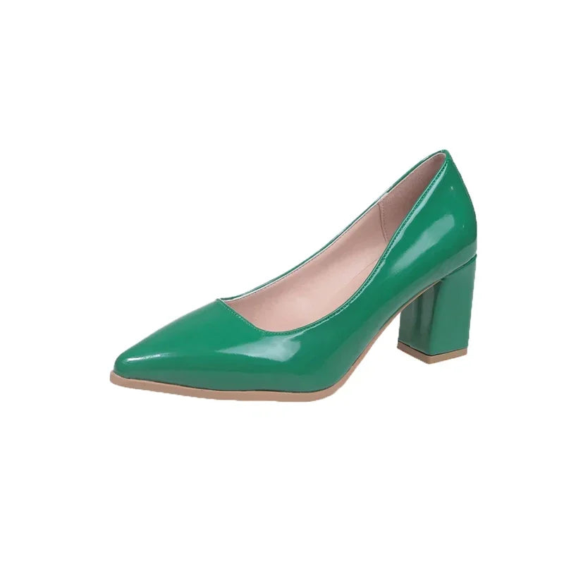 Elegante und stützende orthopädische Absätze