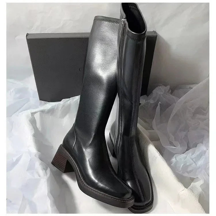 Stützende und trendige orthopädische Stiefel
