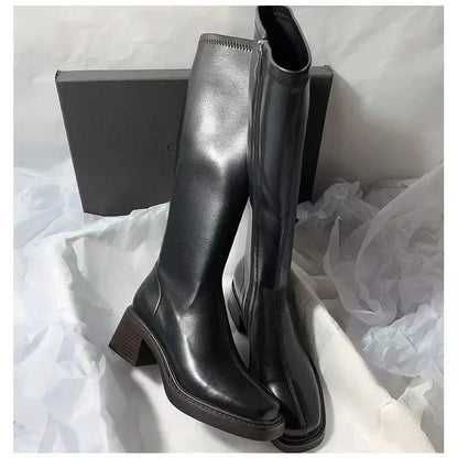 Stützende und trendige orthopädische Stiefel