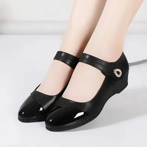 Elegante und stützende orthopädische Schuhe
