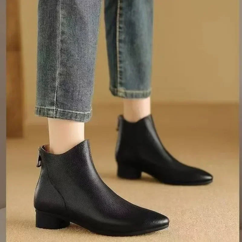 Stützende und stilvolle orthopädische Stiefel