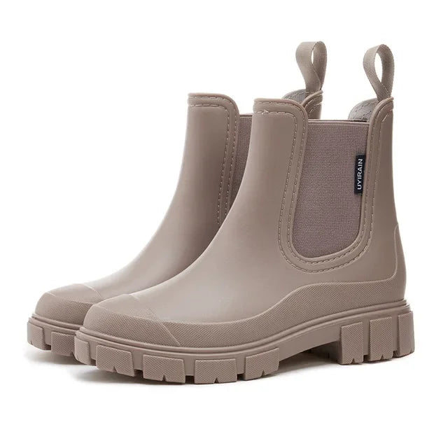 Modische und stützende orthopädische Stiefel