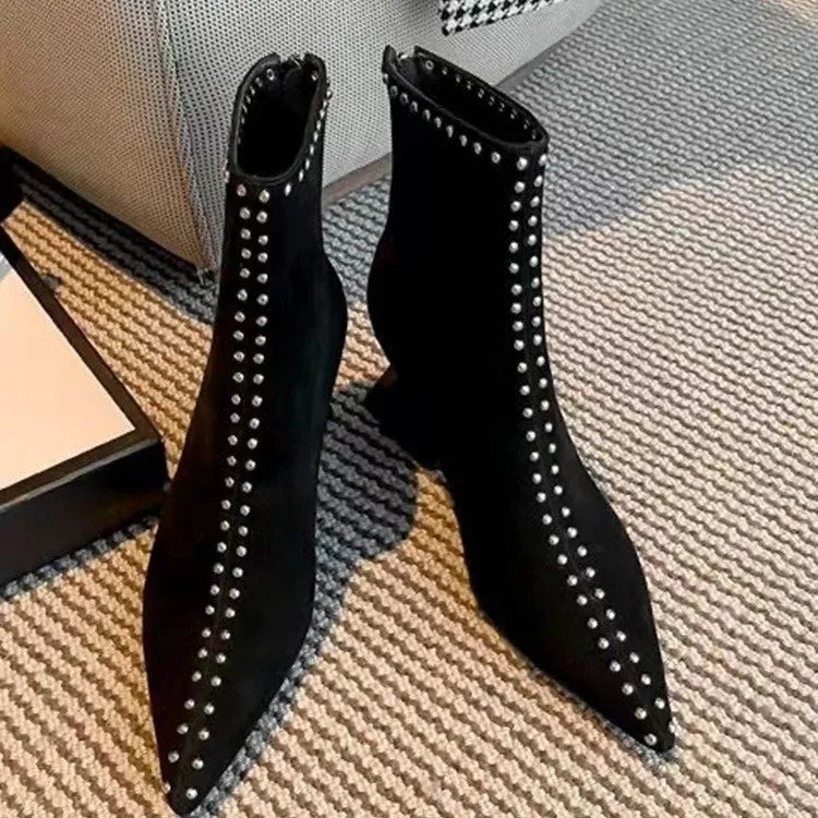 Elegante und stützende orthopädische Absätze