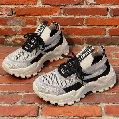 Stützende und trendige orthopädische Schuhe