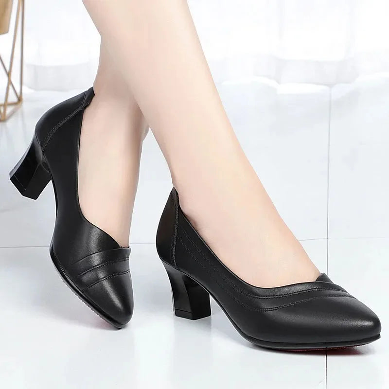 Stützende und stilvolle orthopädische Schuhe