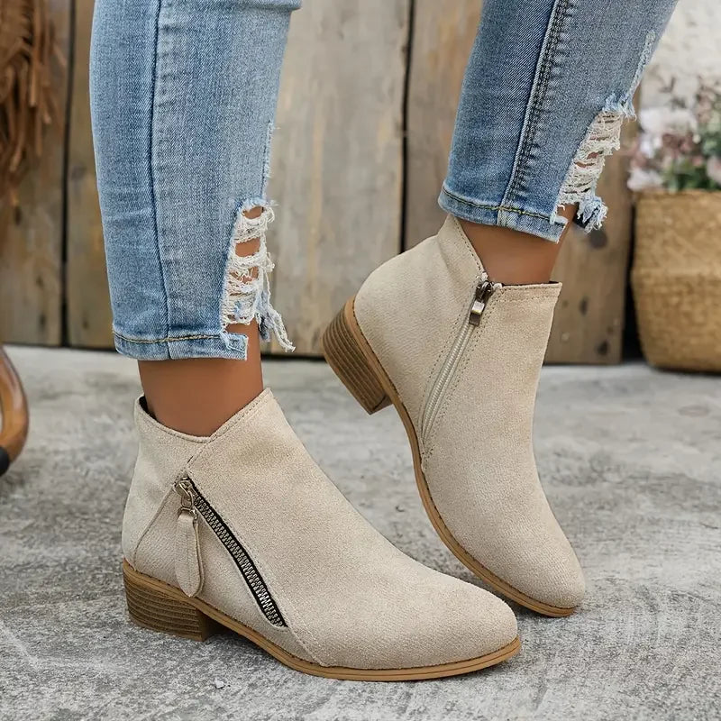 Modische und stützende orthopädische Stiefel