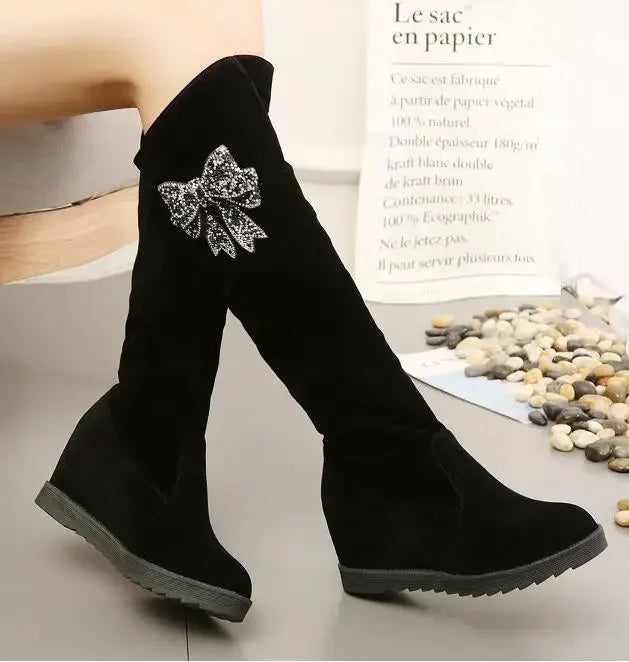 Stützende und trendige orthopädische Stiefel