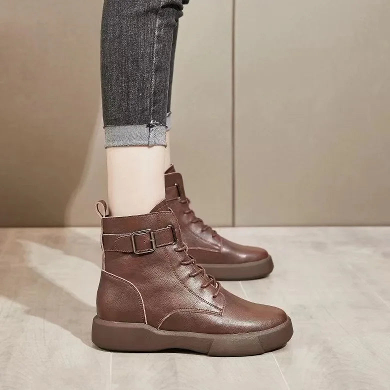 Stützende und trendige orthopädische Stiefel