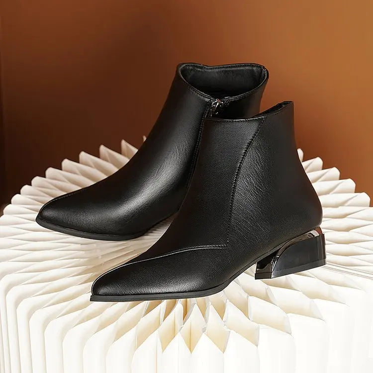 Modische und stützende orthopädische Stiefel