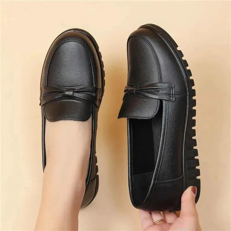 Elegante und stützende orthopädische Schuhe