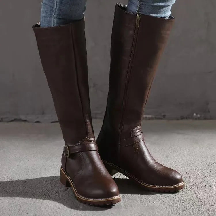 Bequeme und modische orthopädische Stiefel