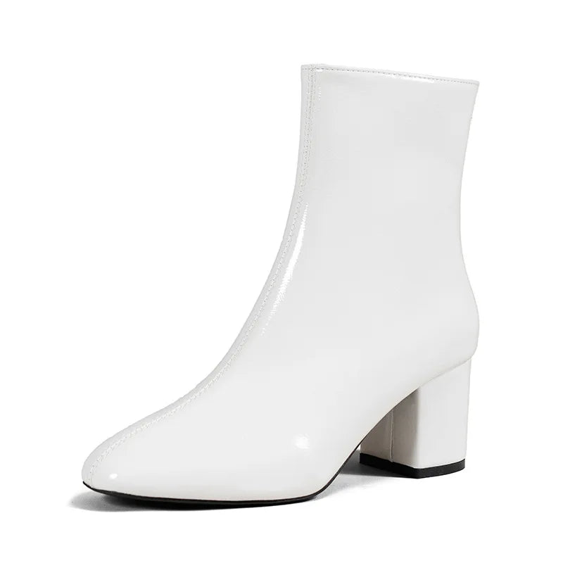Elegante und stützende orthopädische Absätze