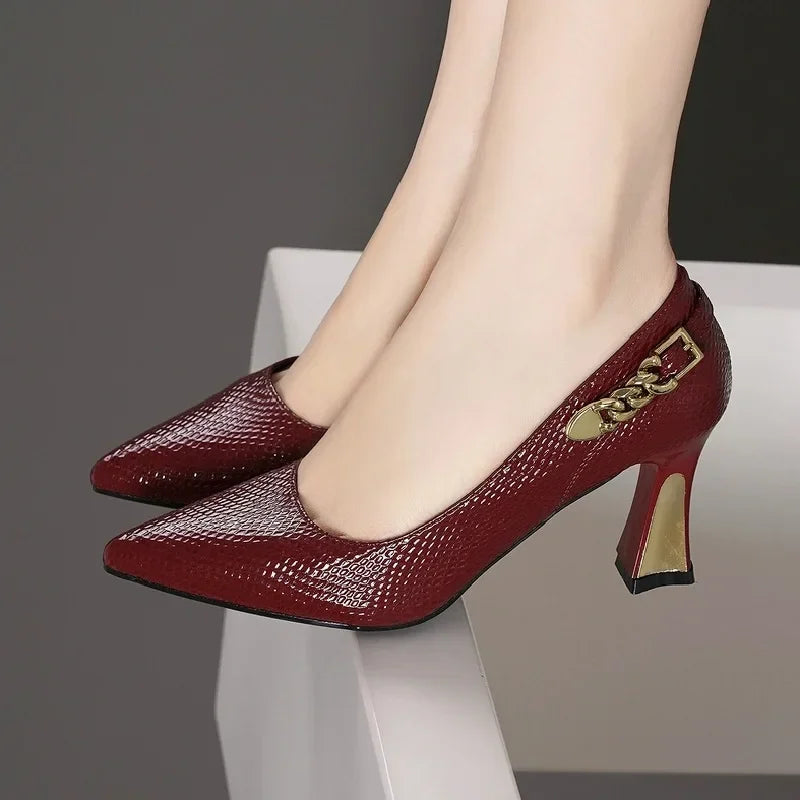Elegante und stützende orthopädische Schuhe