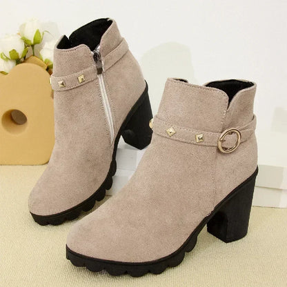 Modische und stützende orthopädische Stiefel