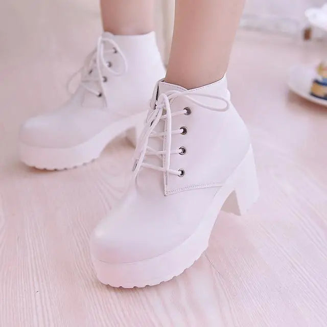 Bequeme und modische orthopädische Stiefel