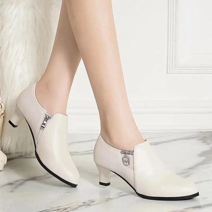 Elegante und stützende orthopädische Schuhe