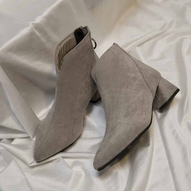 Maßgeschneiderte und bequeme orthopädische Stiefel