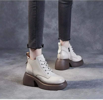 Modische und stützende orthopädische Stiefel