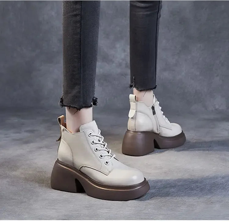 Modische und stützende orthopädische Stiefel
