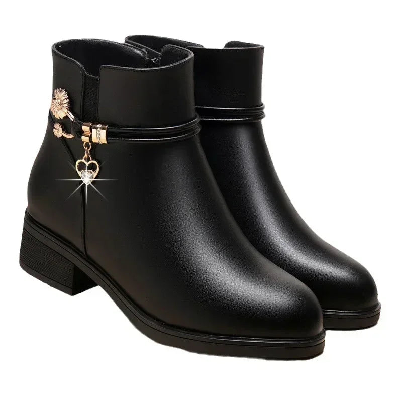 Stützende und trendige orthopädische Stiefel