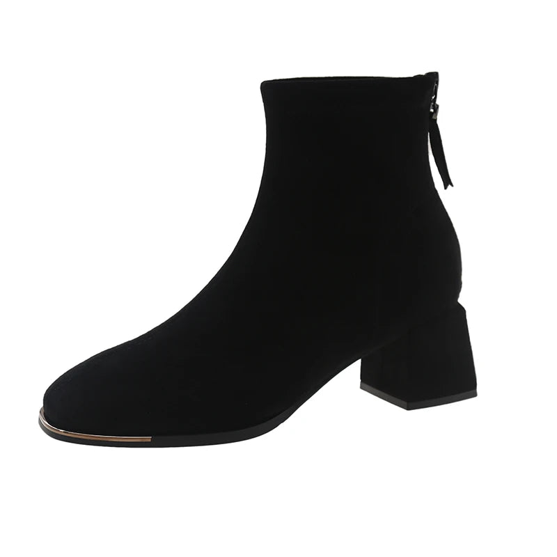 Maßgeschneiderte und bequeme orthopädische Stiefel