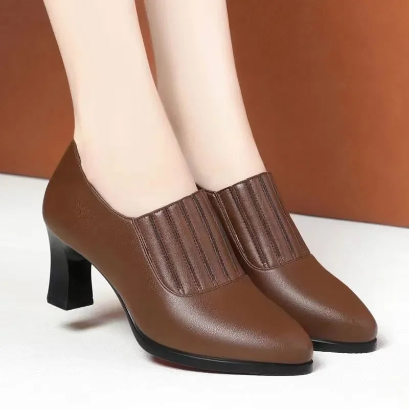 Stützende und trendige orthopädische Stiefel