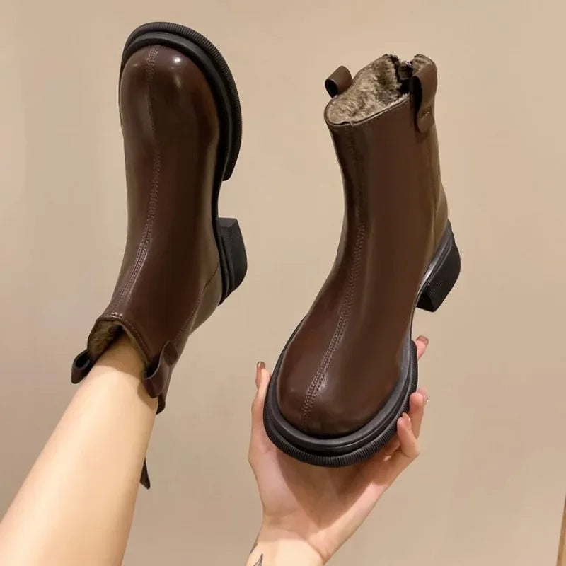 Stützende und stilvolle orthopädische Stiefel