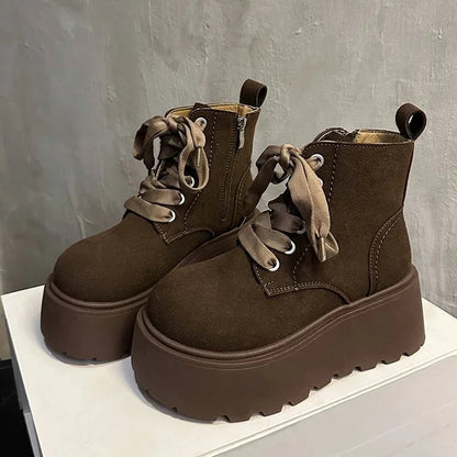 Stützende und trendige orthopädische Stiefel